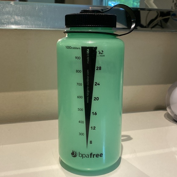 Nalgene Glow in the dark water bottle - Picture 3 of 6